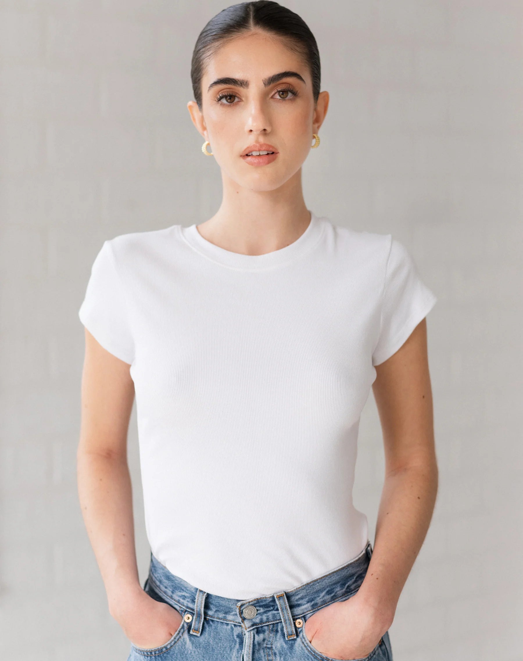 Ribbed White Fitted Tee - ResidentFashion